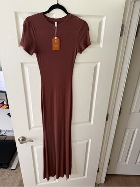 Women’s Short-Sleeve Maxi Dress in Brown